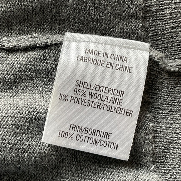 THEORY Wool Scoop Neck with White Ruffle neckline and cuffs . - Picture 8 of 8